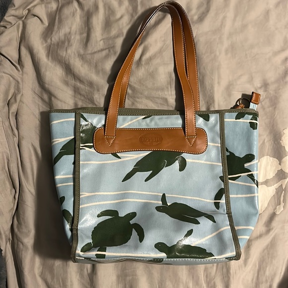 Fossil Handbags - Fossil Keyper Shopper Seafoam Sea Turtle Zip Top Bag